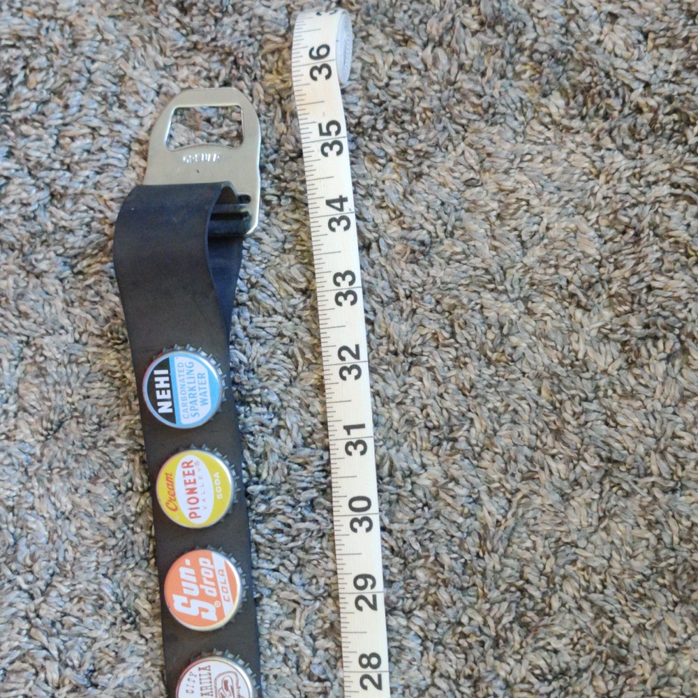 Little Earth Bottlecap Seatbelt Buckle Rubber Belt - Picture 2 of 4